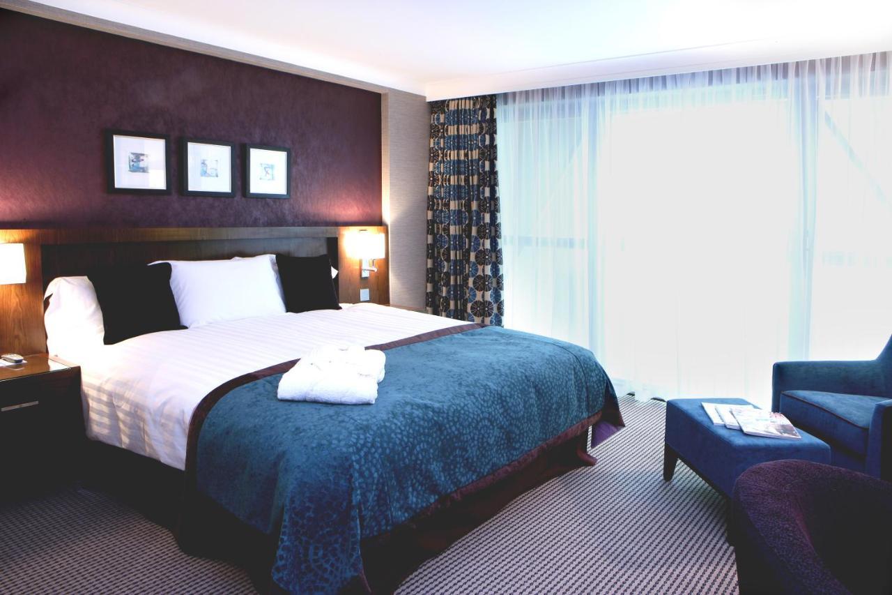 Отель Crowne Plaza London - Gatwick Airport By Ihg Кролей Экстерьер фото