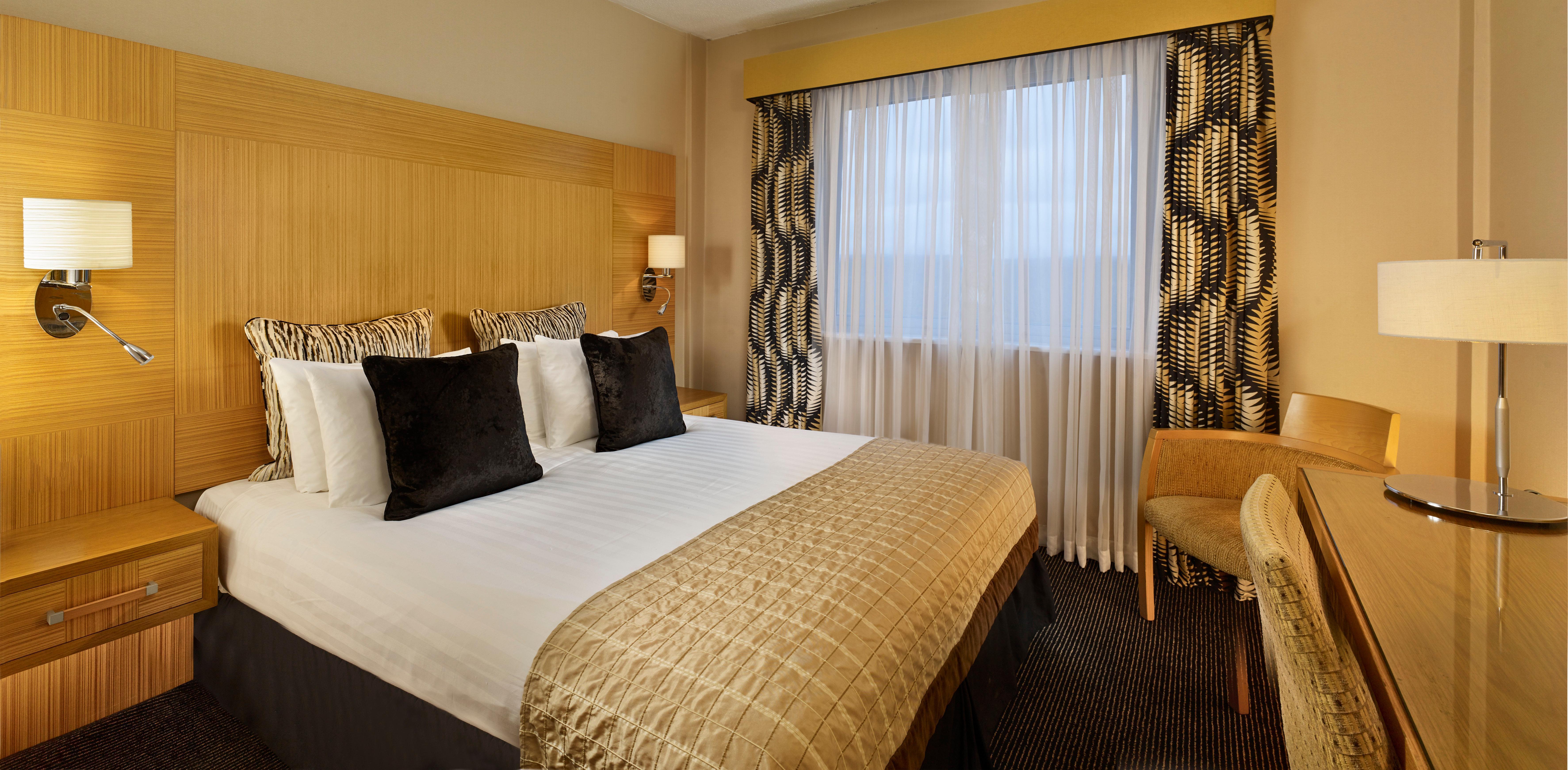 Отель Crowne Plaza London - Gatwick Airport By Ihg Кролей Экстерьер фото