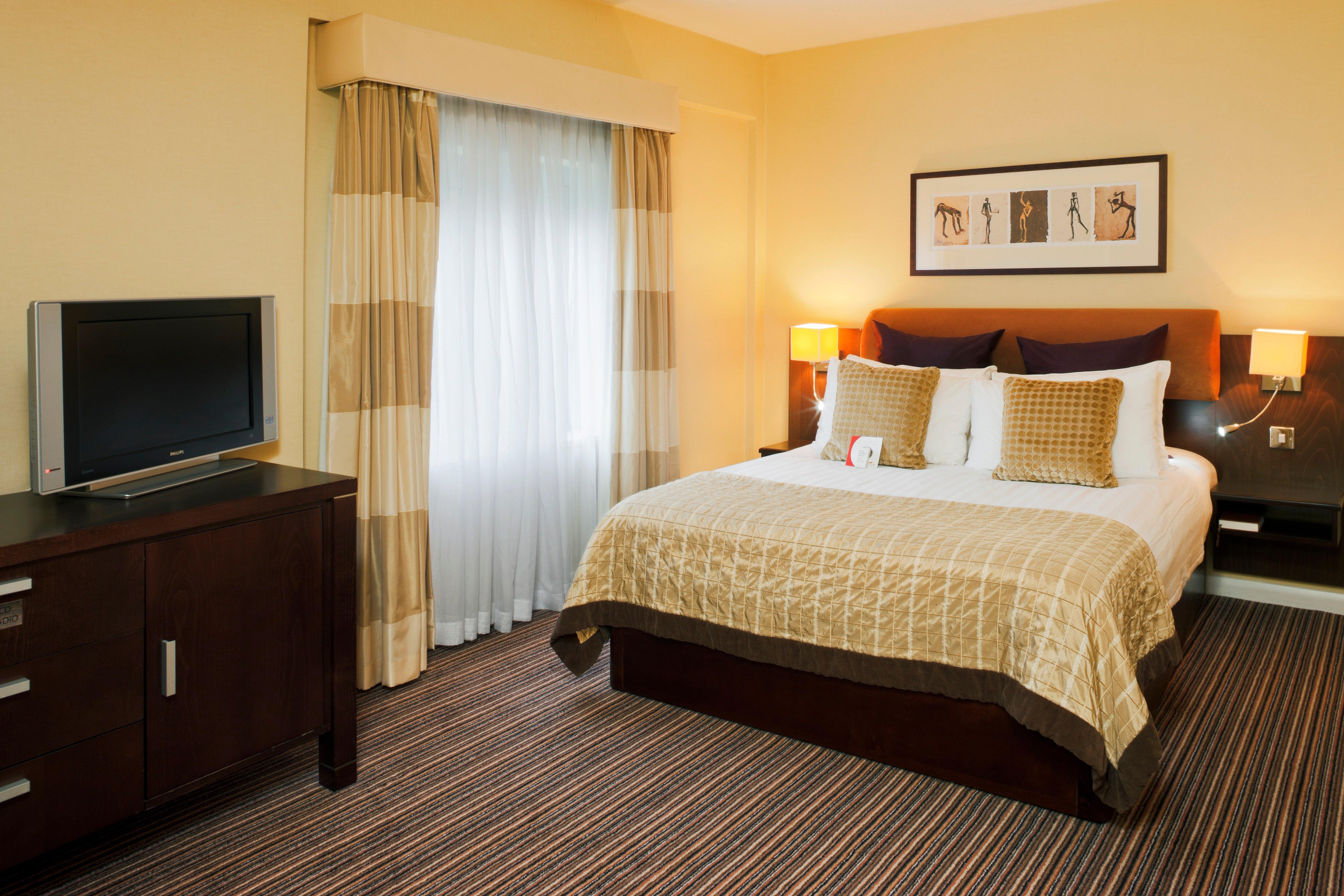 Отель Crowne Plaza London - Gatwick Airport By Ihg Кролей Экстерьер фото