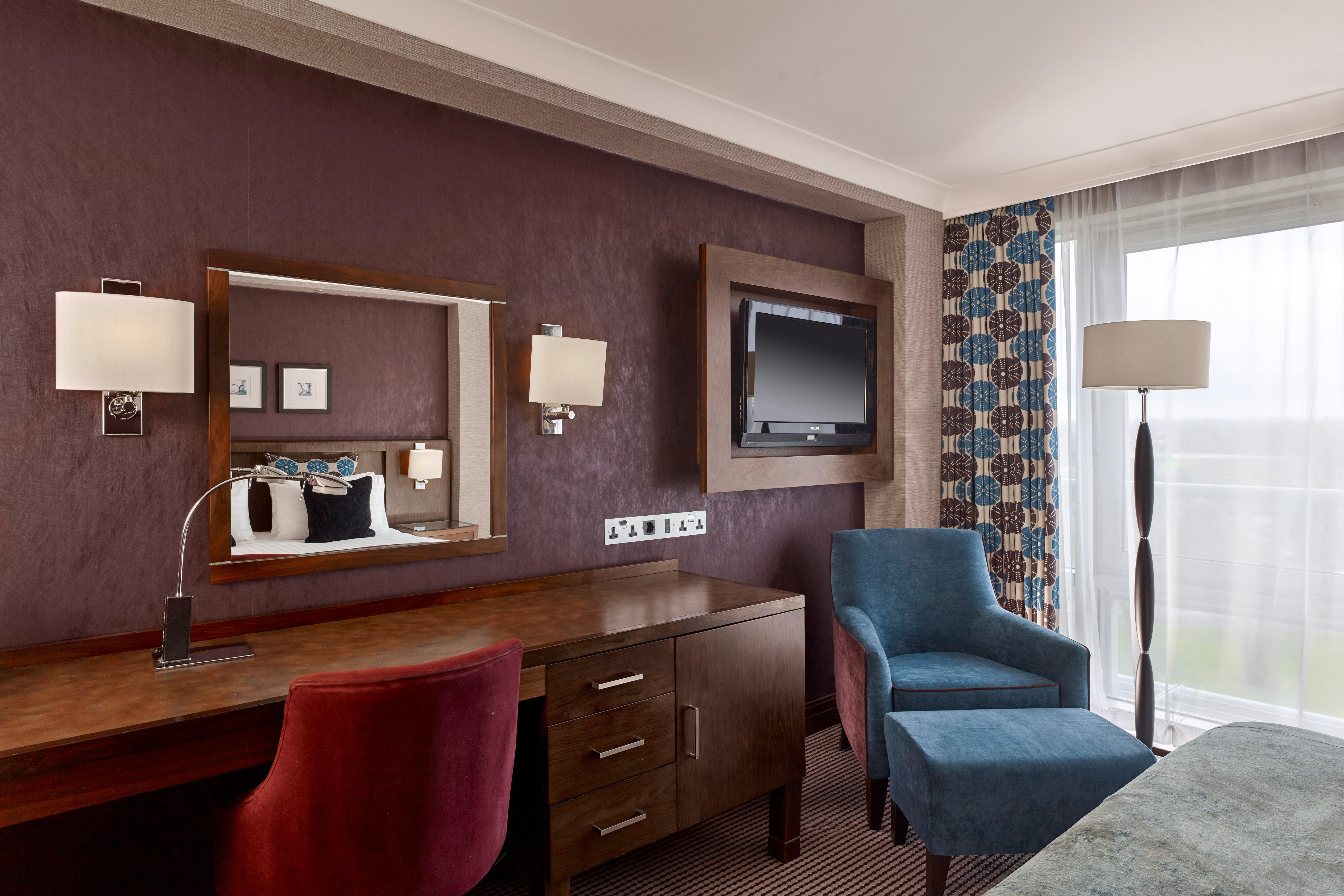 Отель Crowne Plaza London - Gatwick Airport By Ihg Кролей Экстерьер фото
