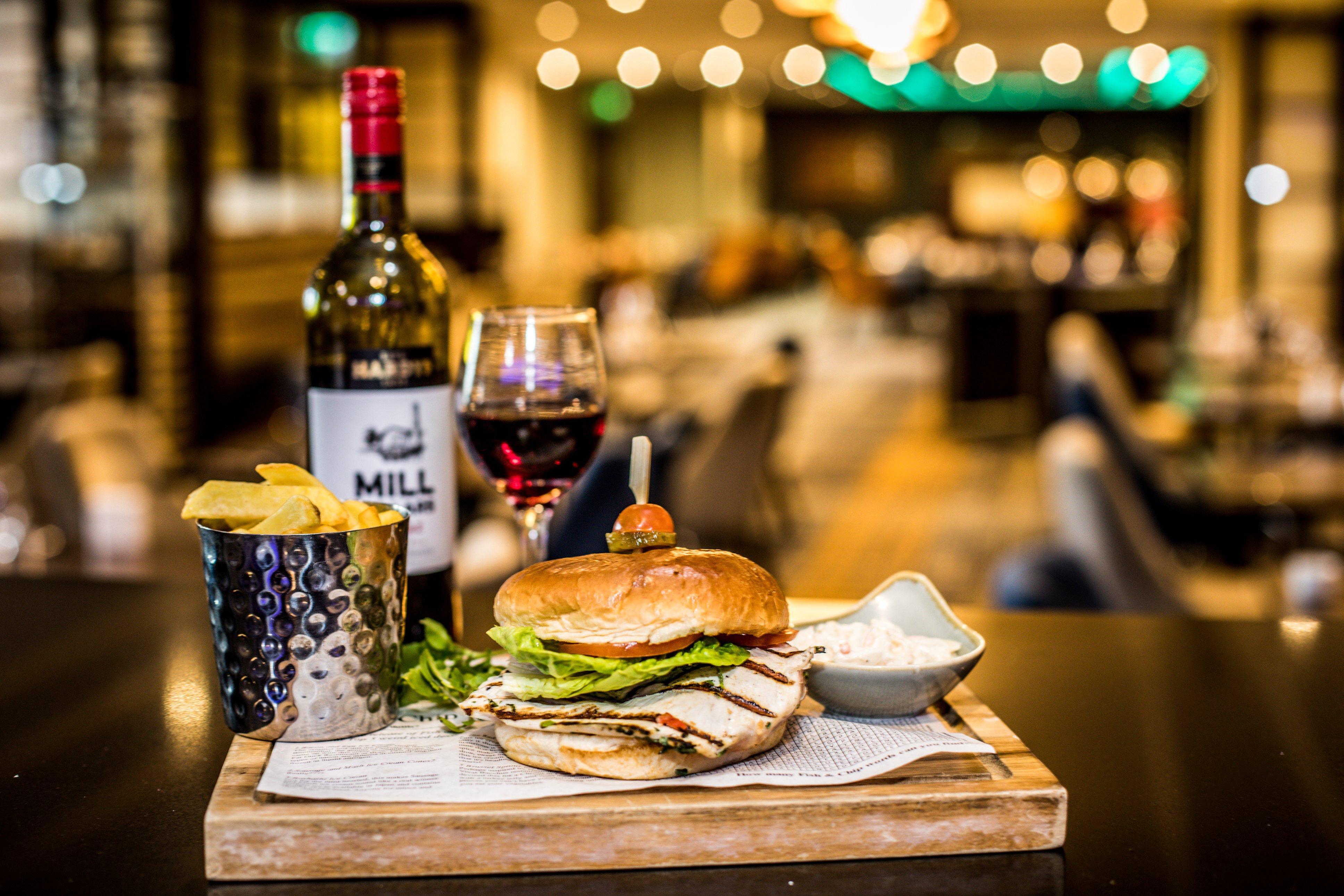Отель Crowne Plaza London - Gatwick Airport By Ihg Кролей Экстерьер фото