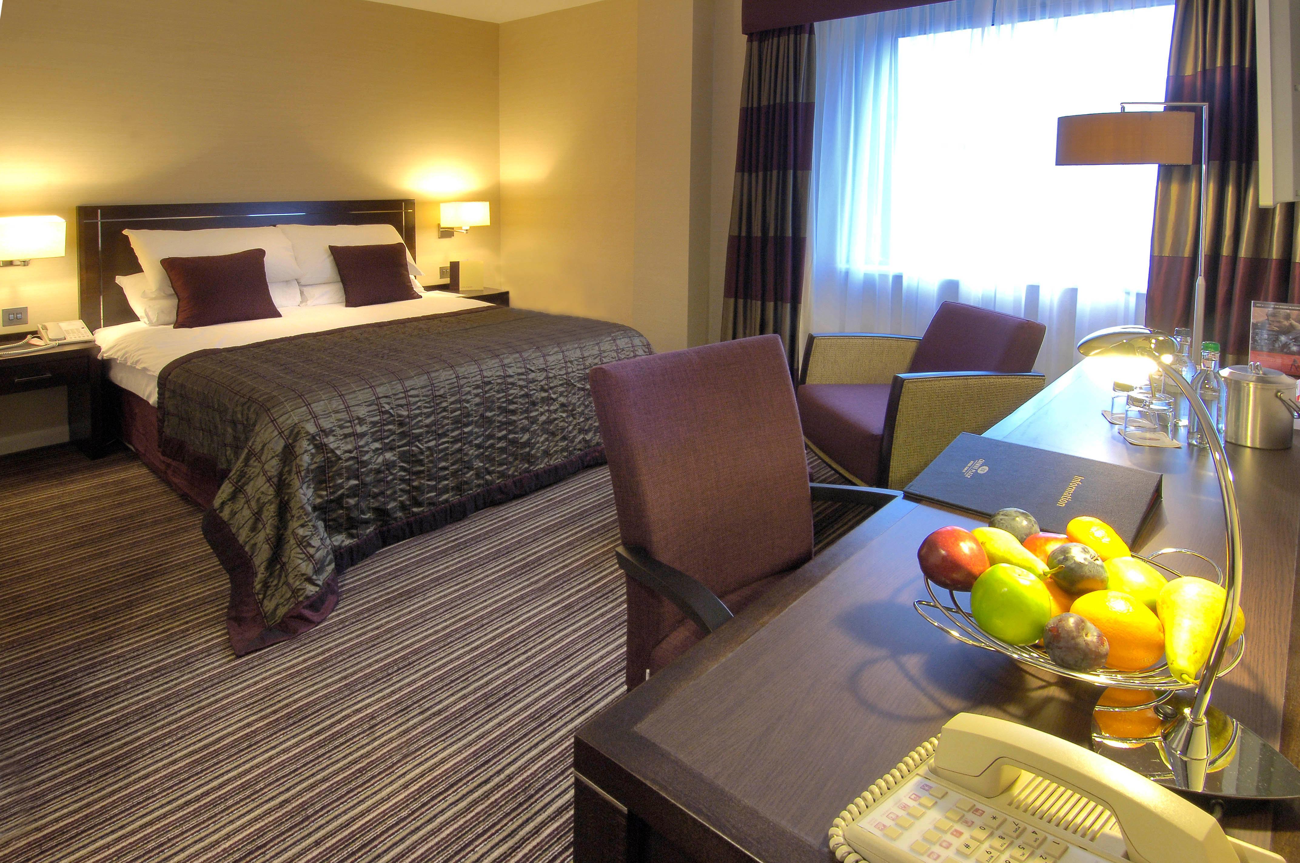 Отель Crowne Plaza London - Gatwick Airport By Ihg Кролей Экстерьер фото