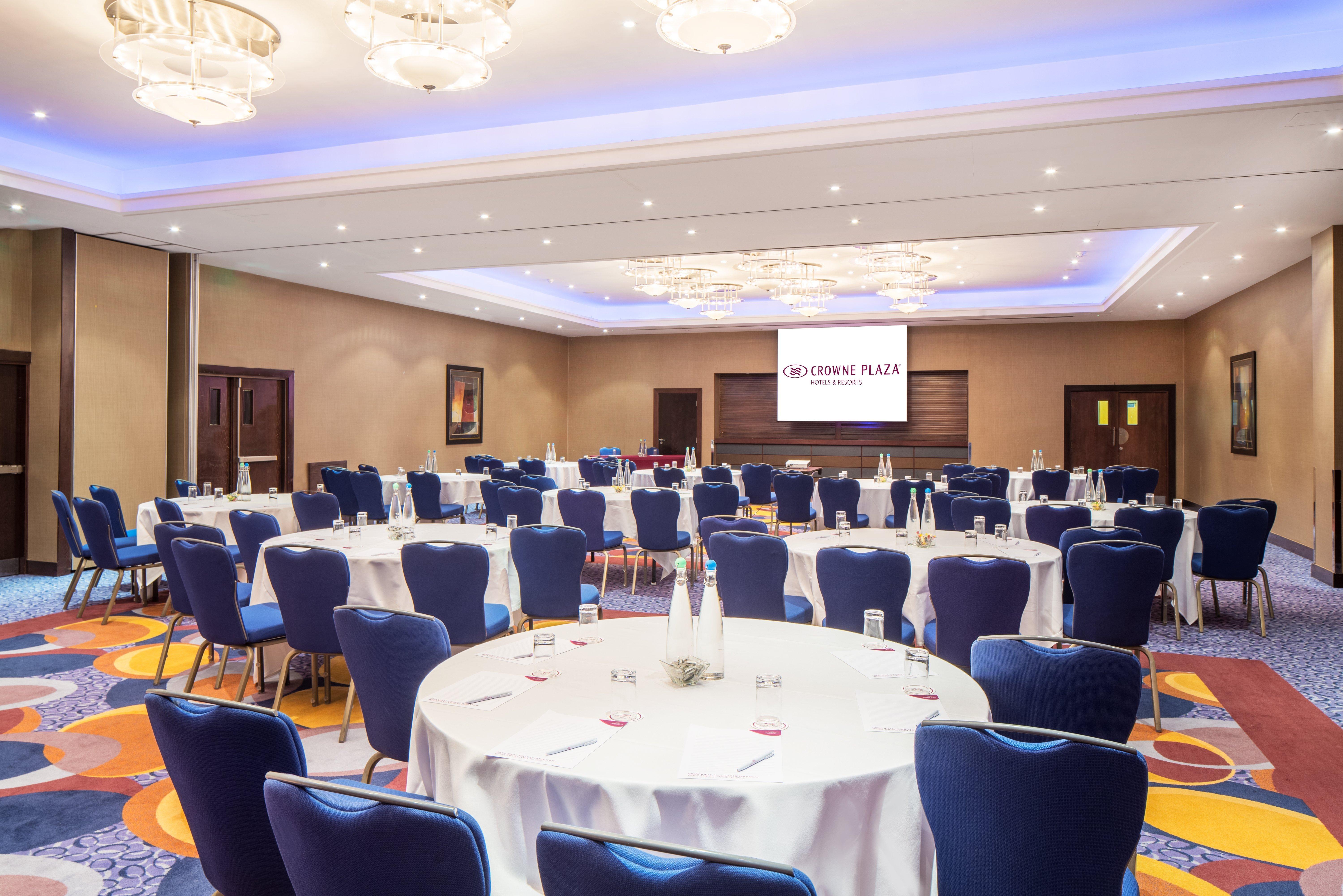 Отель Crowne Plaza London - Gatwick Airport By Ihg Кролей Экстерьер фото