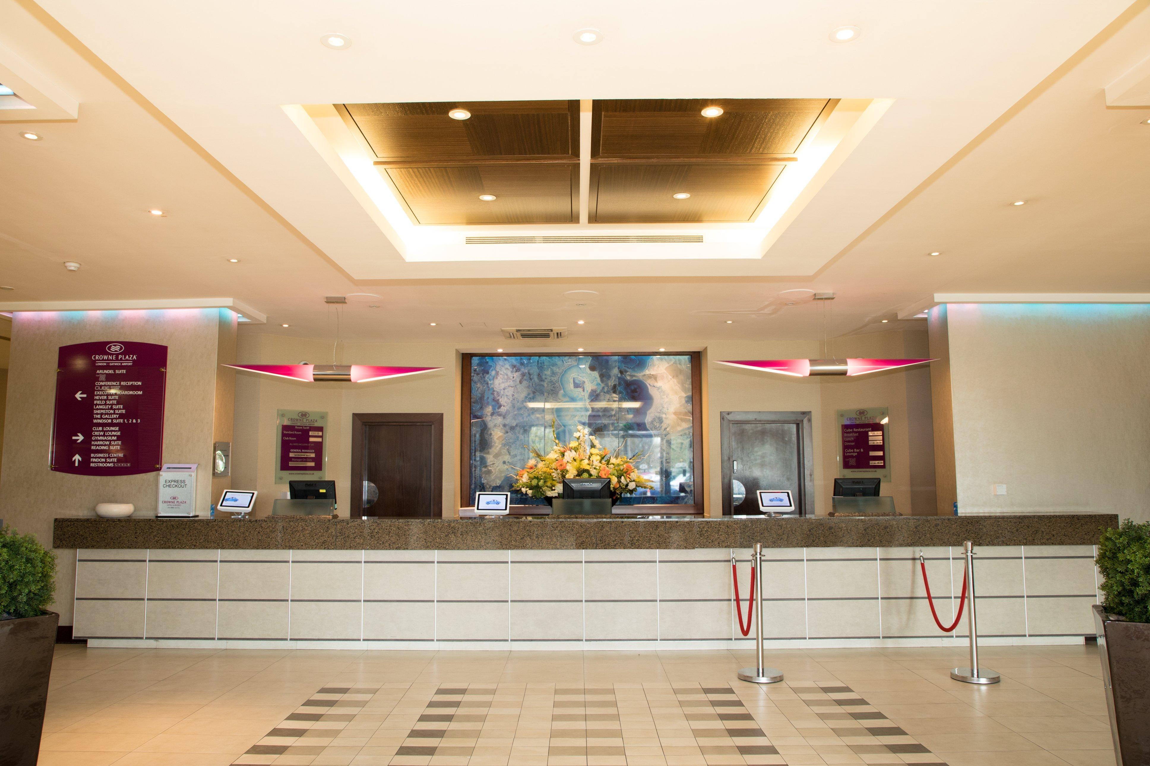Отель Crowne Plaza London - Gatwick Airport By Ihg Кролей Экстерьер фото