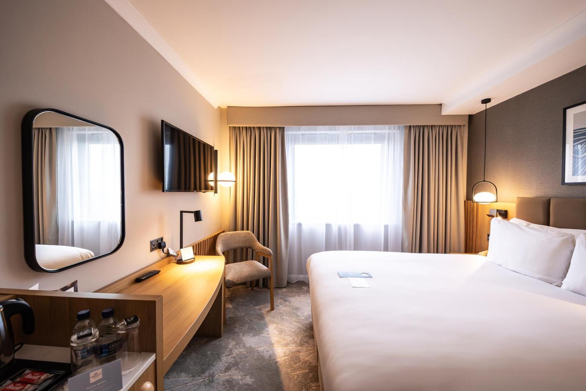Отель Crowne Plaza London - Gatwick Airport By Ihg Кролей Экстерьер фото