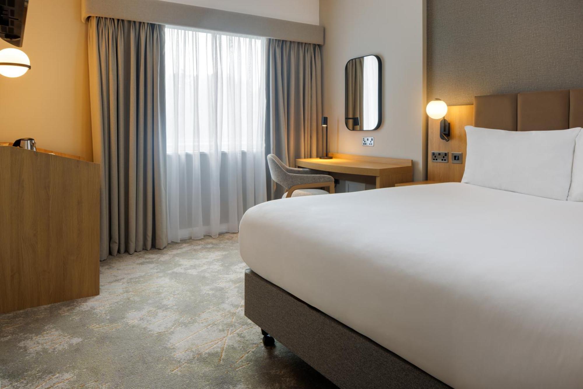 Отель Crowne Plaza London - Gatwick Airport By Ihg Кролей Экстерьер фото