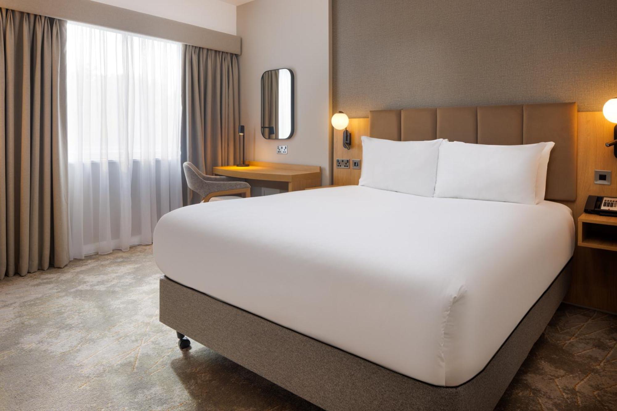 Отель Crowne Plaza London - Gatwick Airport By Ihg Кролей Экстерьер фото