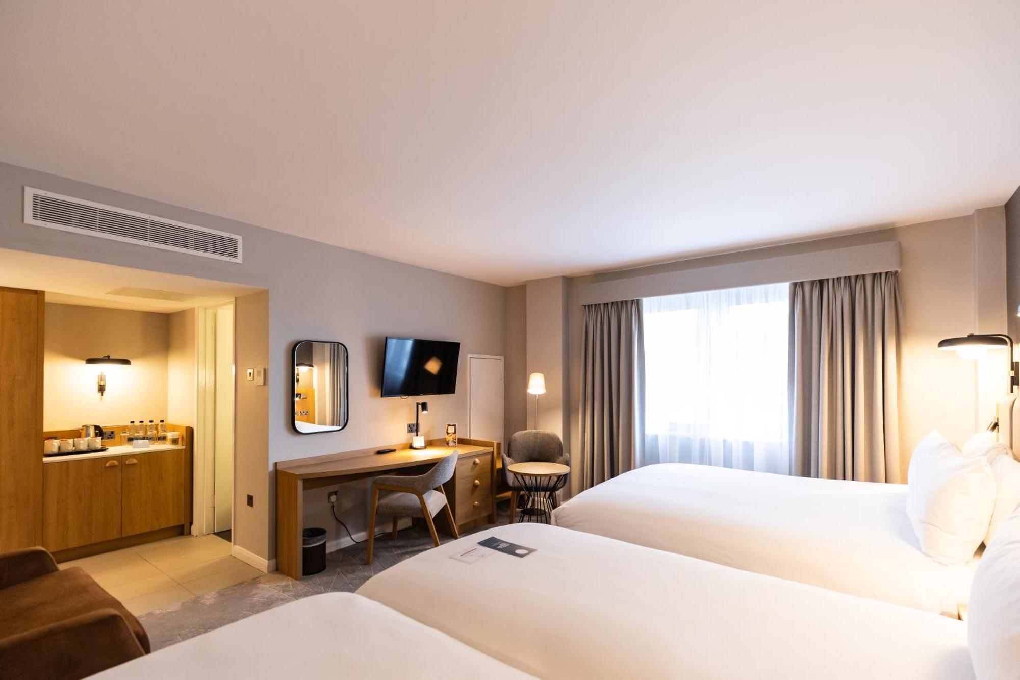 Отель Crowne Plaza London - Gatwick Airport By Ihg Кролей Экстерьер фото