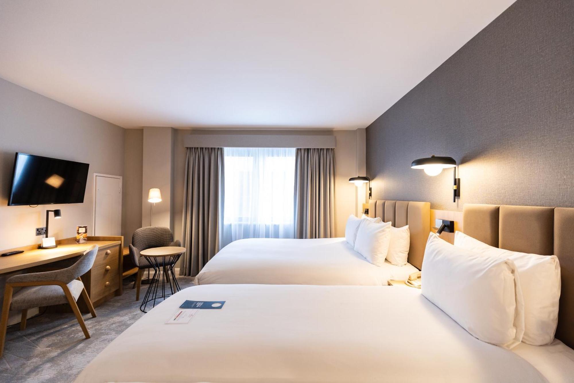 Отель Crowne Plaza London - Gatwick Airport By Ihg Кролей Экстерьер фото