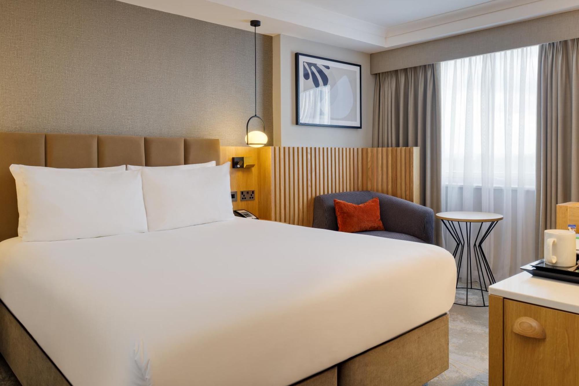 Отель Crowne Plaza London - Gatwick Airport By Ihg Кролей Экстерьер фото