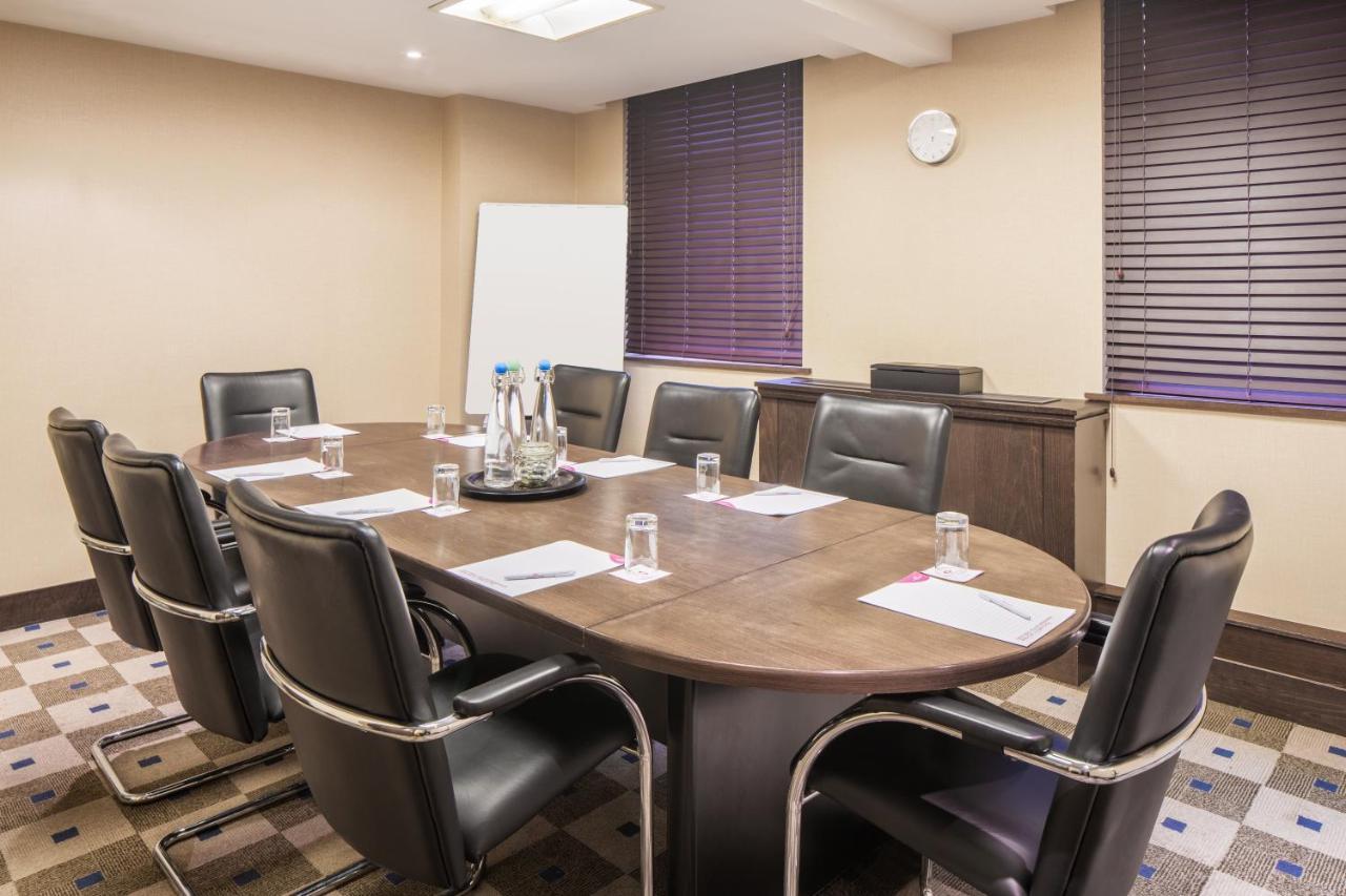 Отель Crowne Plaza London - Gatwick Airport By Ihg Кролей Экстерьер фото